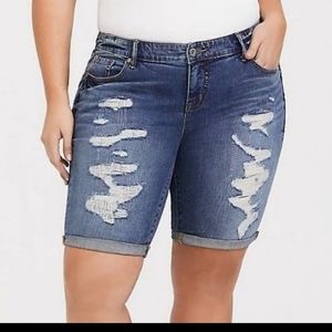 Torrid destructed boyfriend Bermuda shorts